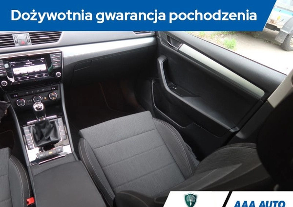Skoda Superb cena 70000 przebieg: 172729, rok produkcji 2016 z Wojkowice małe 254